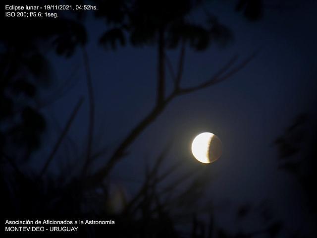 Partial-Lunar-Eclipse 2021-11-19 0452-RM